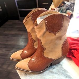 Ladies size 6 western boots brand new never worn